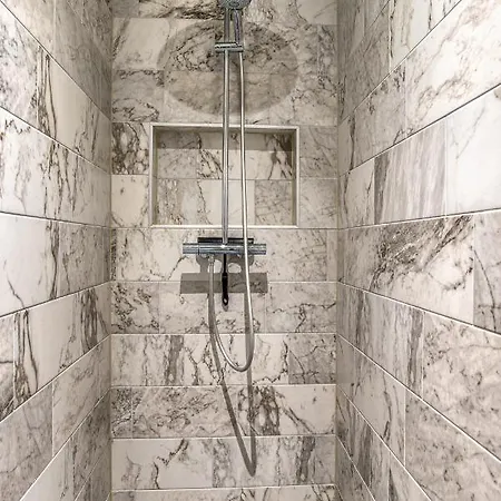 Hosted By Wendy Willem 1