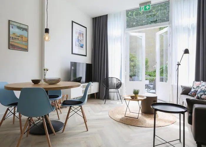 Hosted By Wendy Willem 1 *