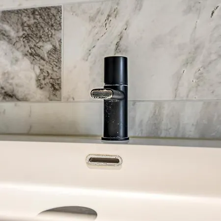 Hosted By Wendy Willem 1 Apartament *