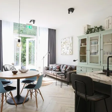 Hosted By Wendy Willem 1 Apartament Haga