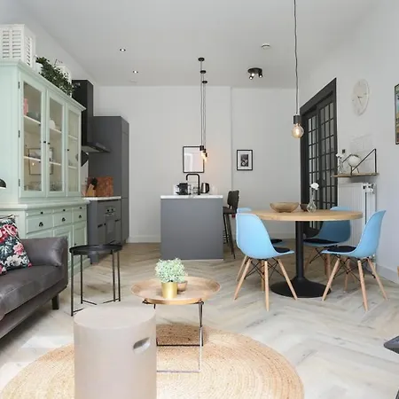 Hosted By Wendy Willem 1