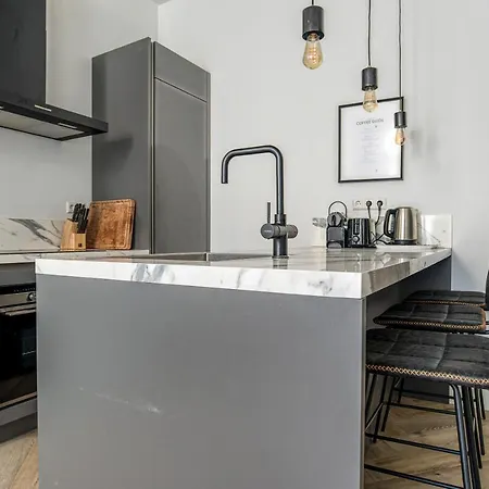 Hosted By Wendy Willem 1 Haga