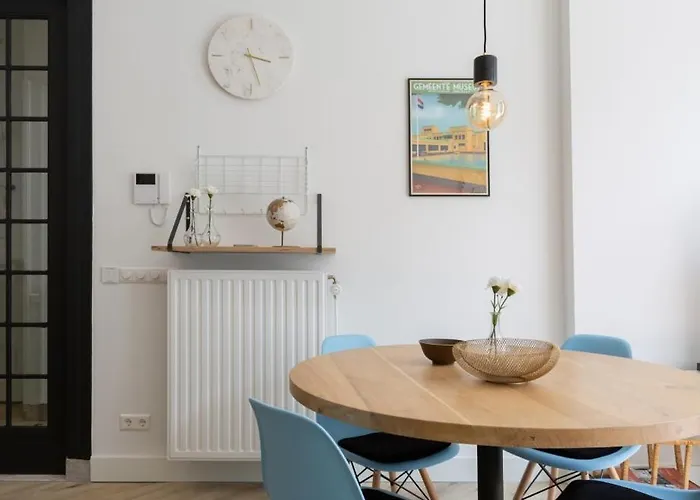 Hosted By Wendy Willem 1 *