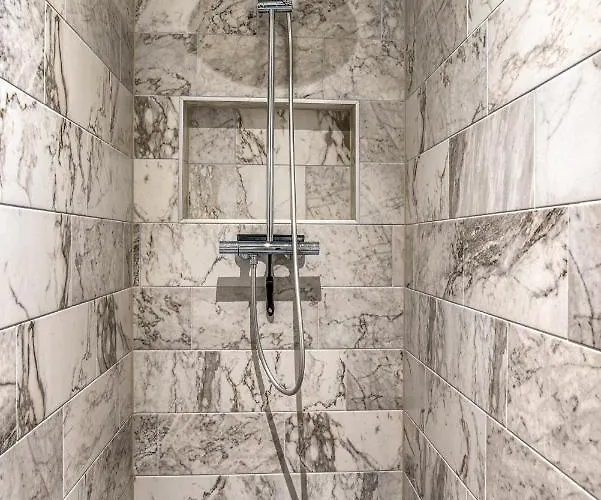 Hosted By Wendy Willem 1