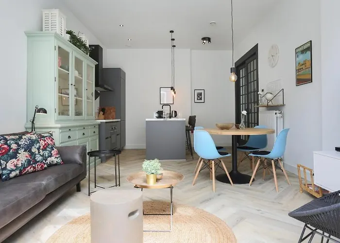 Hosted By Wendy Willem 1