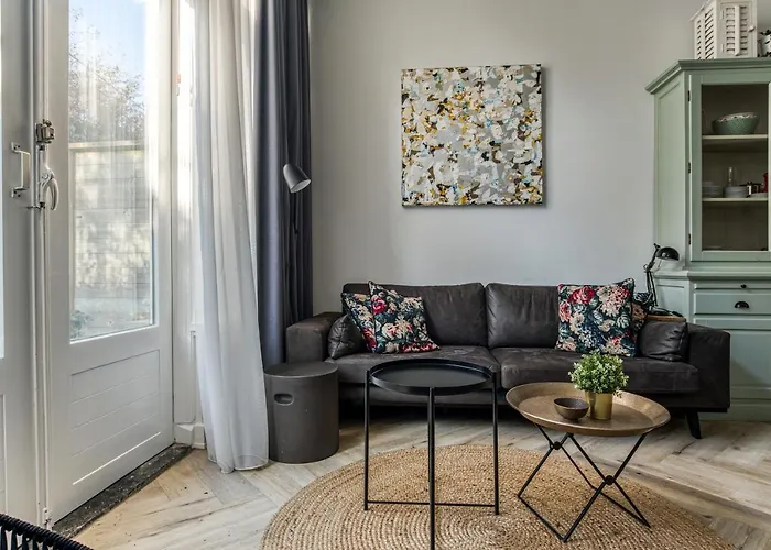 Hosted By Wendy Willem 1