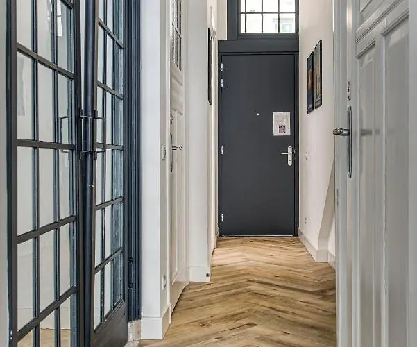 Hosted By Wendy Willem 1 Daire