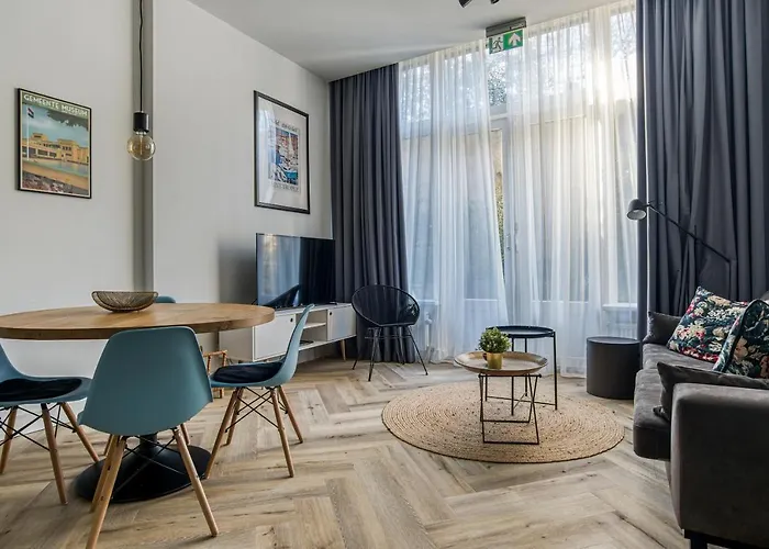 Hosted By Wendy Willem 1 * Lahey