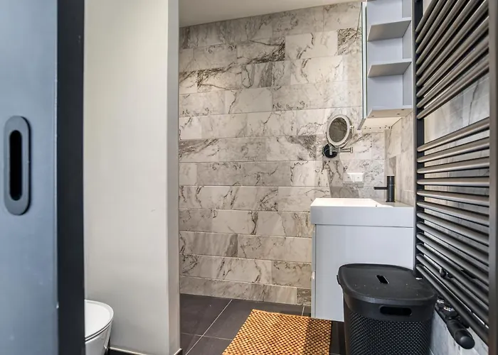 Hosted By Wendy Willem 1 Daire *